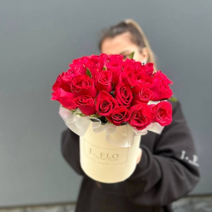 27 кенийских роз в боксе в Туле