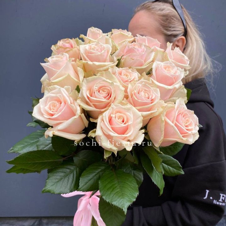 15  кремовых высоких роз в Туле