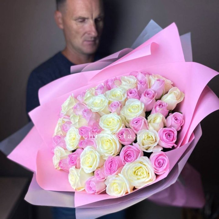 51 белых и розовых роз в Туле