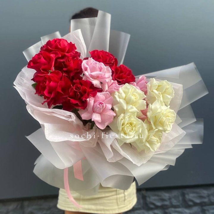 Микс из 17 роз в Туле