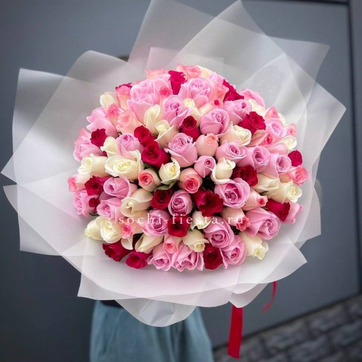 101 разноцветная роза "Карусель" в Туле