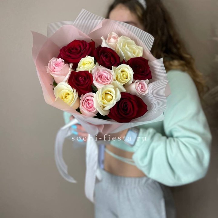 15 роз "Карусель" в Туле