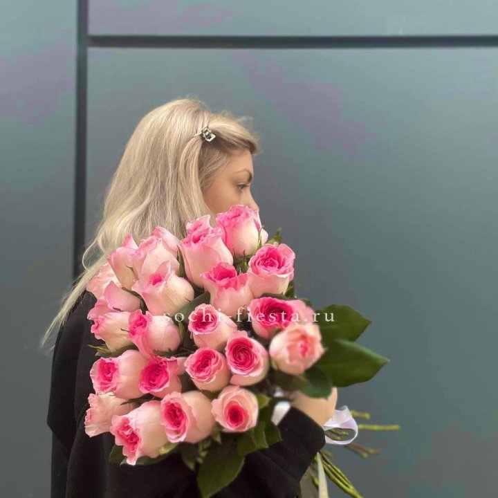  25 розовых роз в Туле