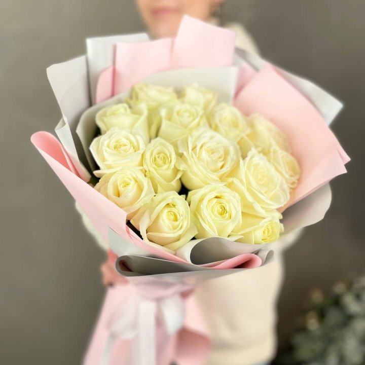 15 белых роз пудра в Туле