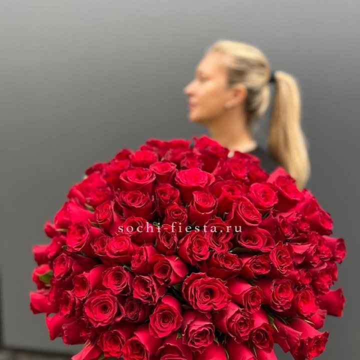 Охапка из 101 красной розы в Туле