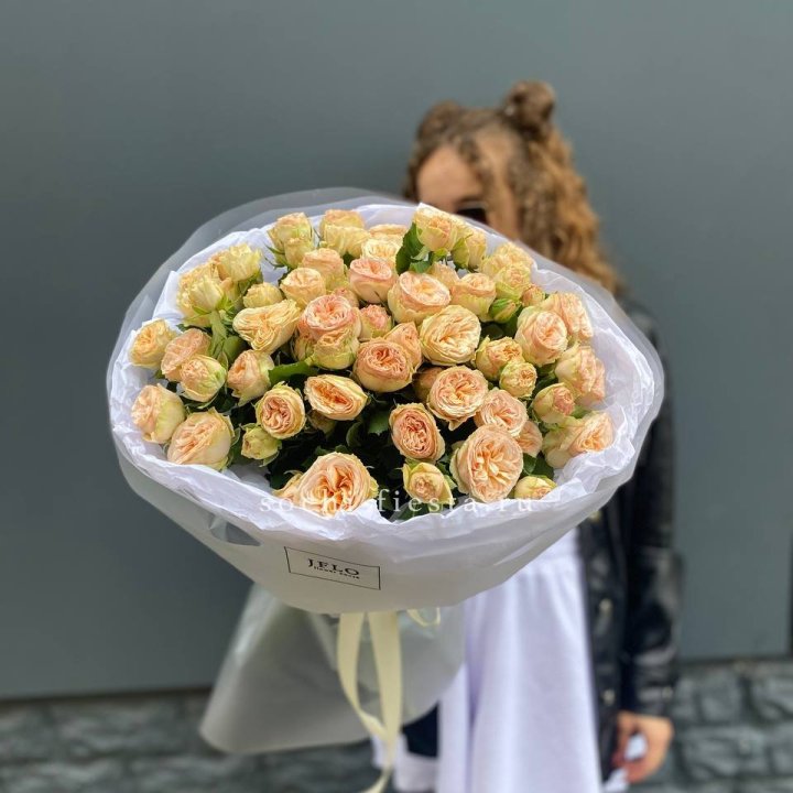 15 пионовидных роз в Туле