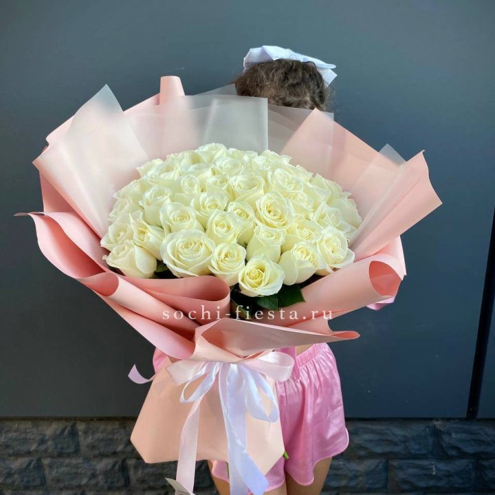 35 белых роз в Туле