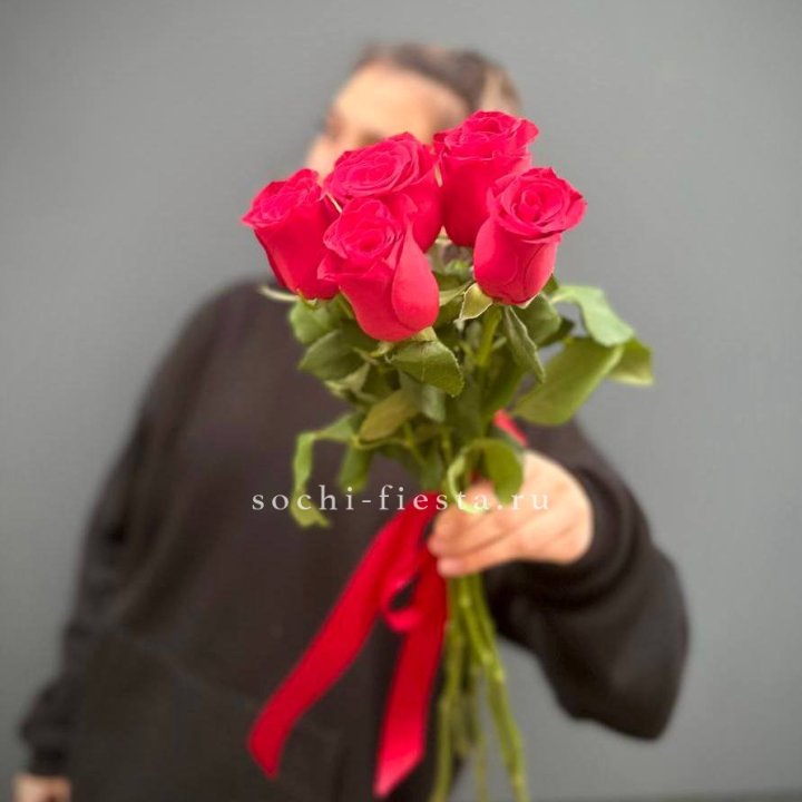 Букет 5 красных роз  в Туле