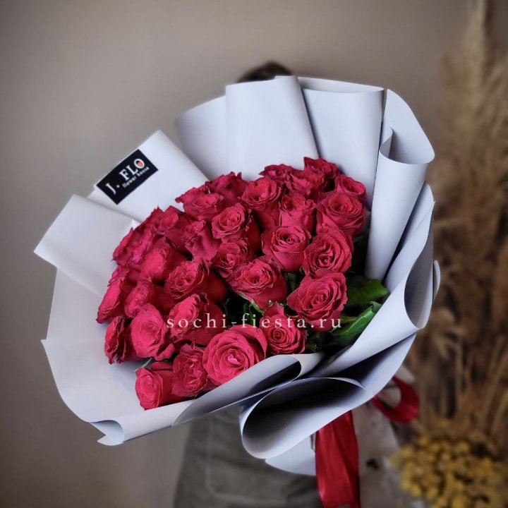 Красные розы 33 шт в Туле