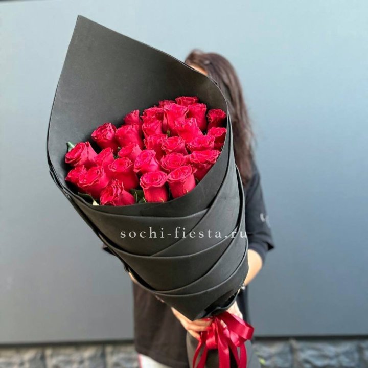 25 высоких красных роз в Туле