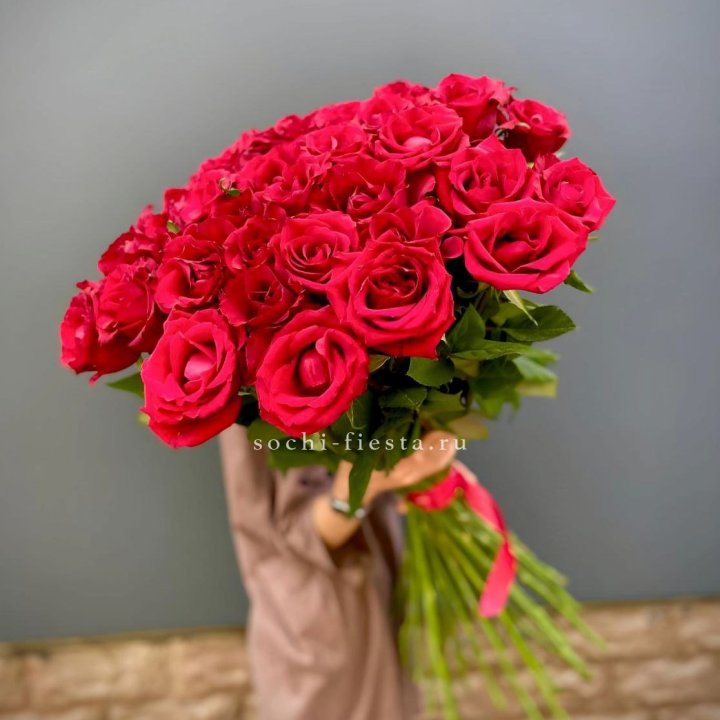 51 высокая красная роза в Туле