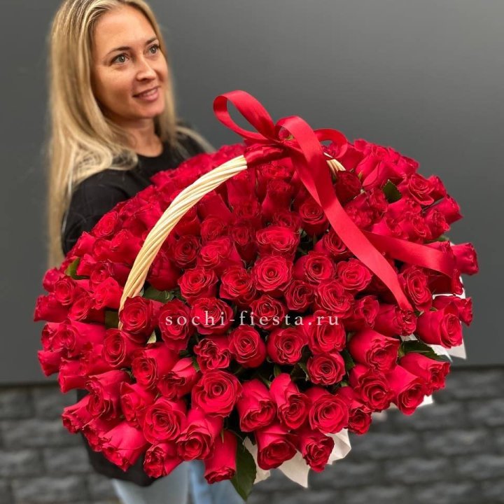 151 красная  роза в корзине в Туле