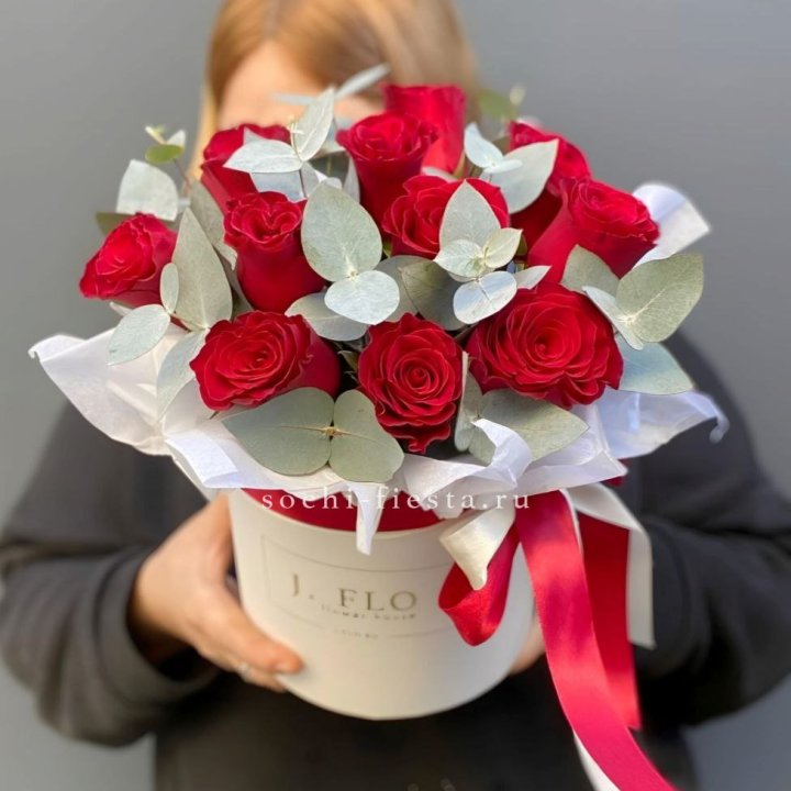 11 роз в шляпной коробке в Туле