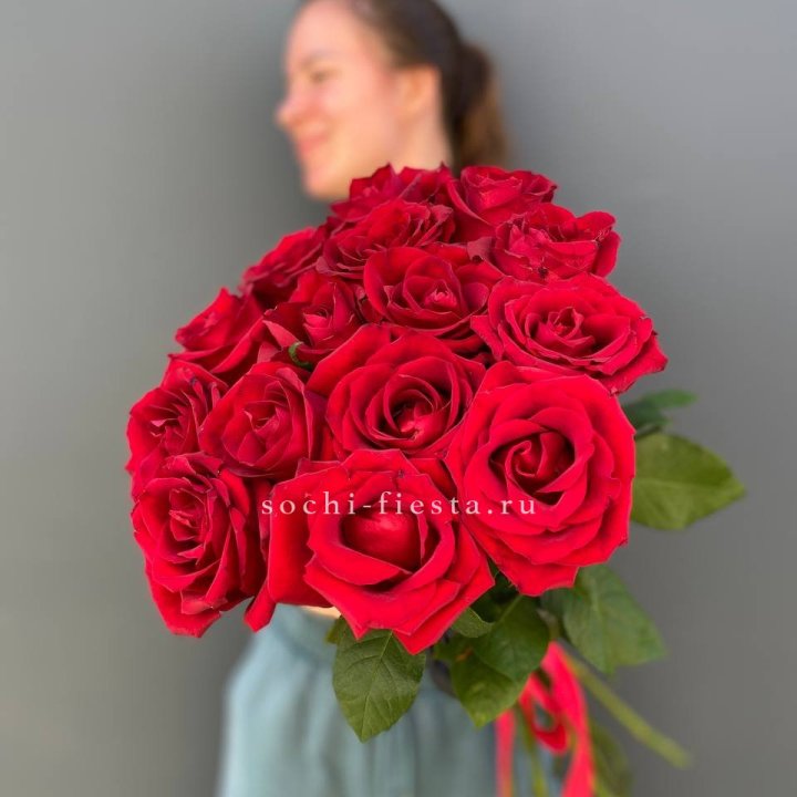 15 красных роз под ленту в Туле