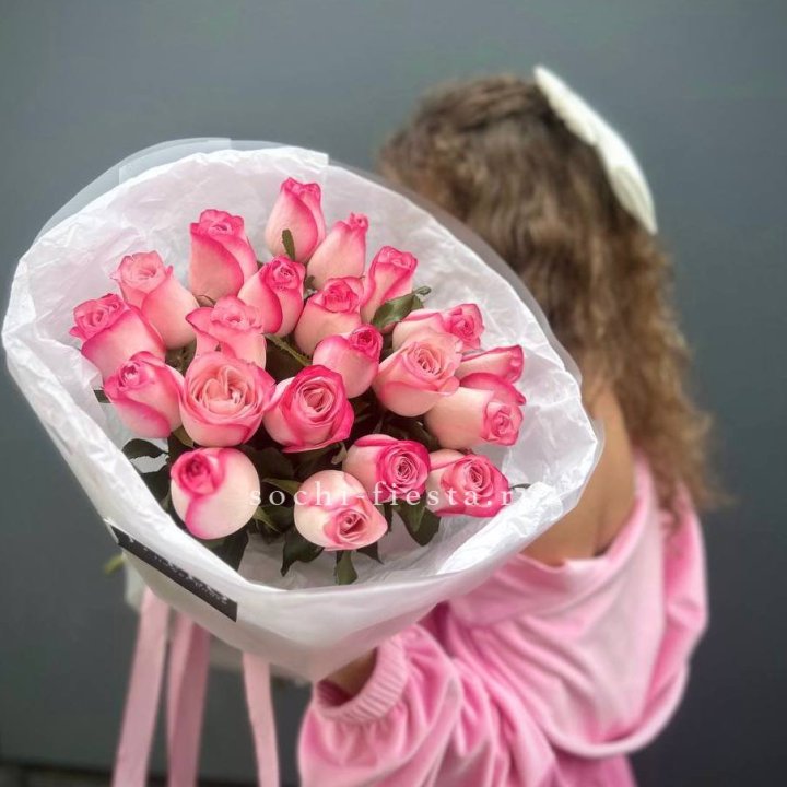 21 розовые розы Венди  в оформлении в Туле