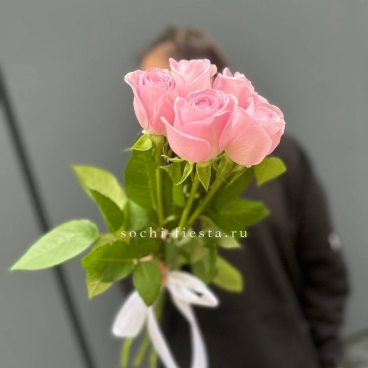 Букет 5 розовых роз  в Туле