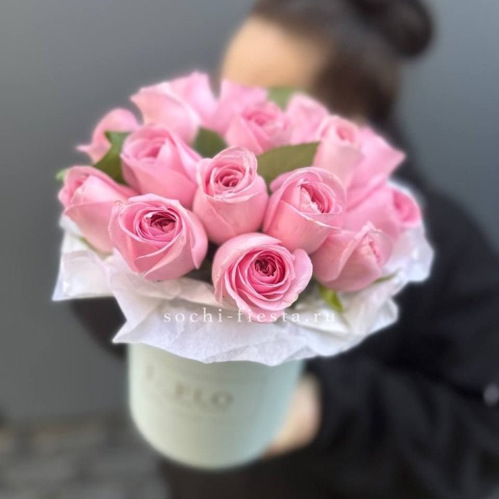 17 розовых роз в цилиндре в Туле