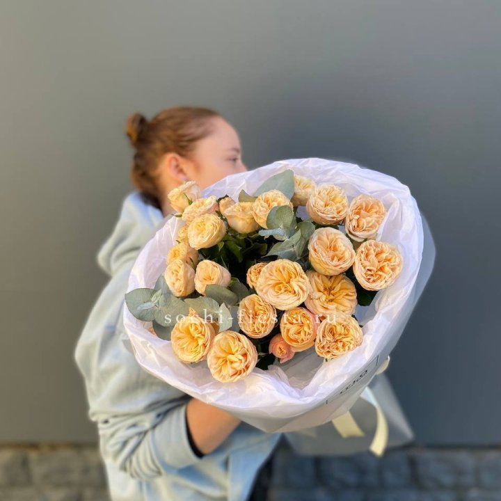 7 пионовидных роз в Туле