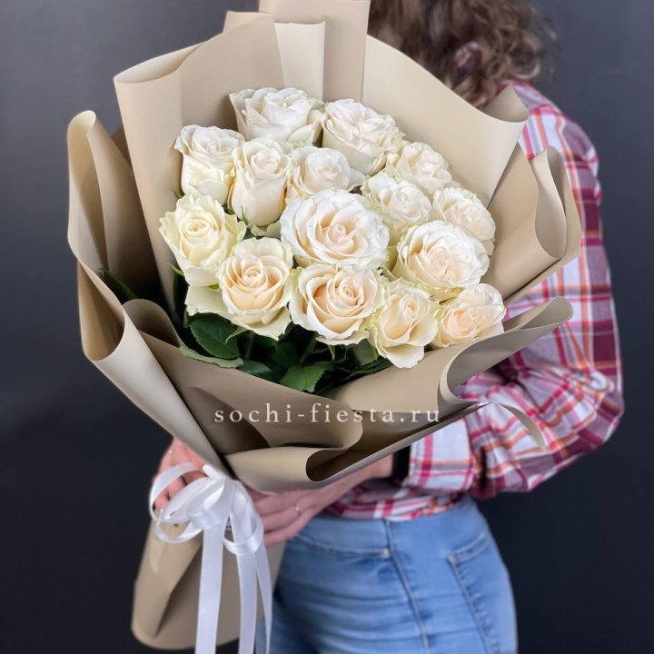 15 белых роз кофе в Туле