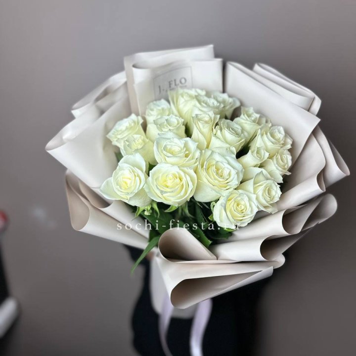 19 белых роз  в Туле