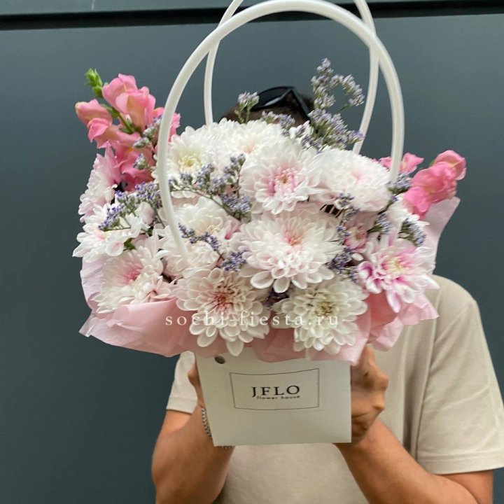 Сумочка из стойких цветов  в Туле