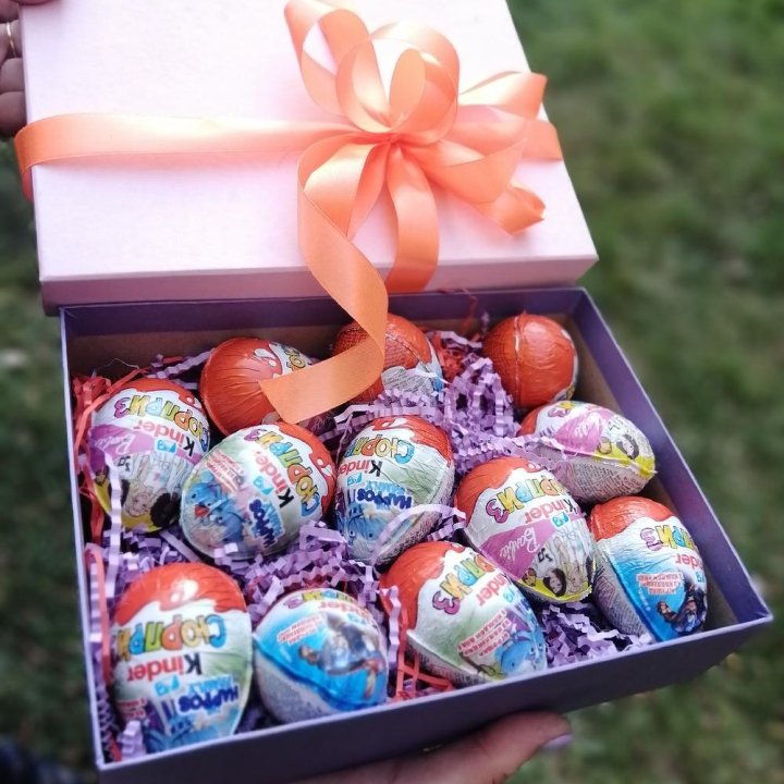 Коробка с киндерами в Туле