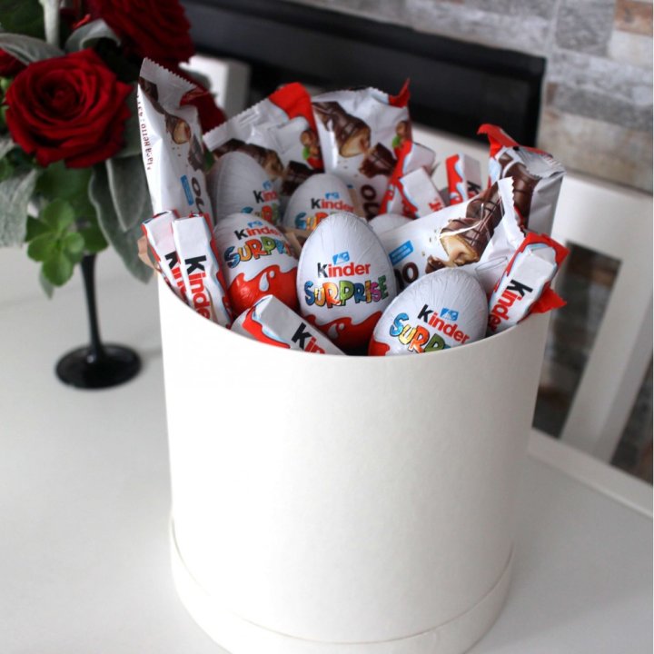 Коробка с киндерами  в Туле