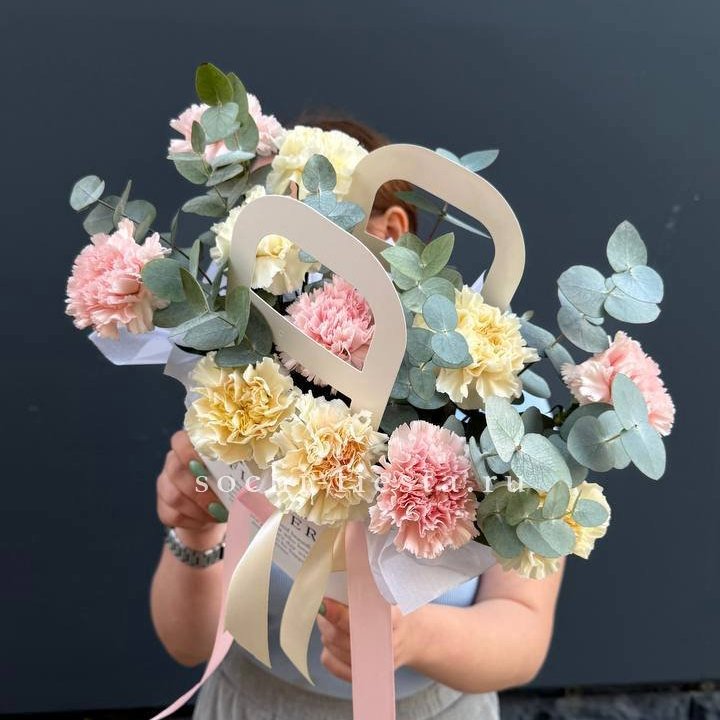 Сумочка из диантусов в Туле