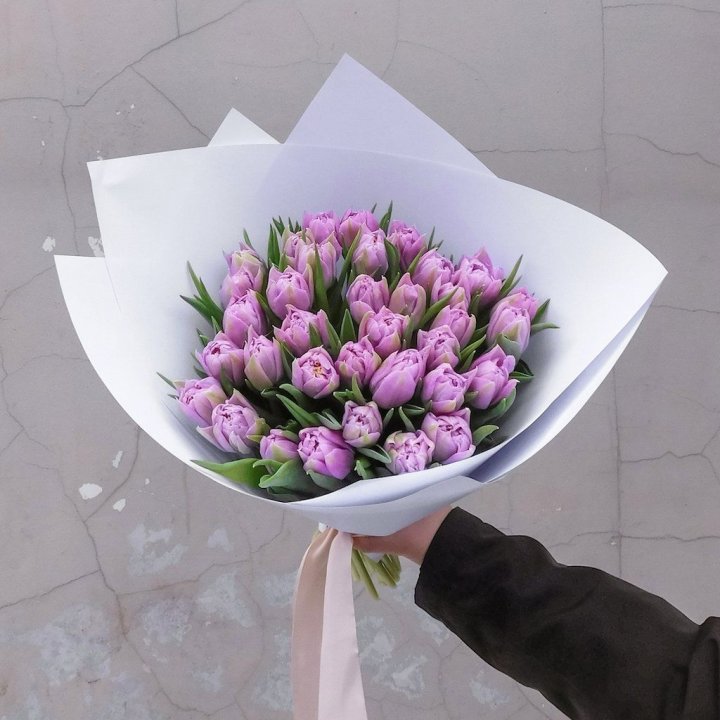 35 сиреневых тюльпанов в Туле